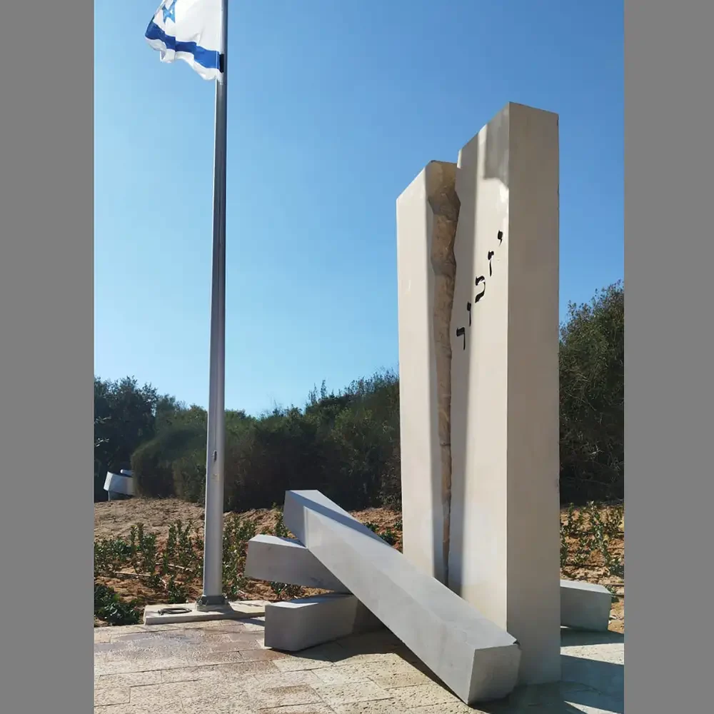 אנדרטה לזכר חללי הישוב קיסריה